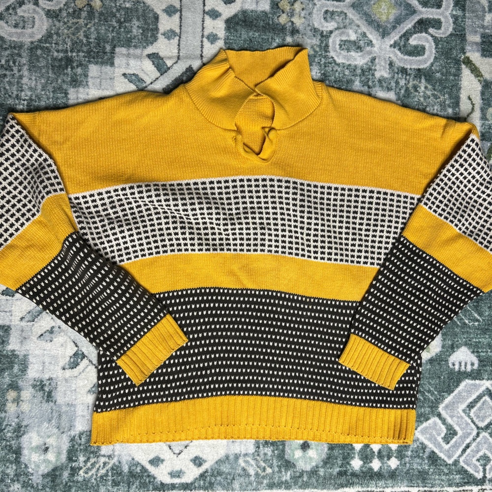 📟 Vintage 60’s Yellow and Black Cowl Neck Sweater
